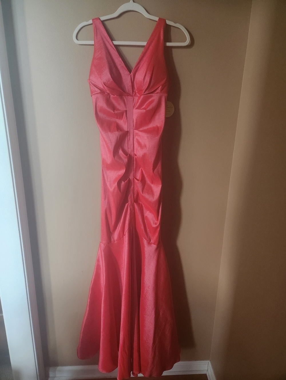 Nwt Windsor Coral Red Satin V-Neck Mermaid Gown